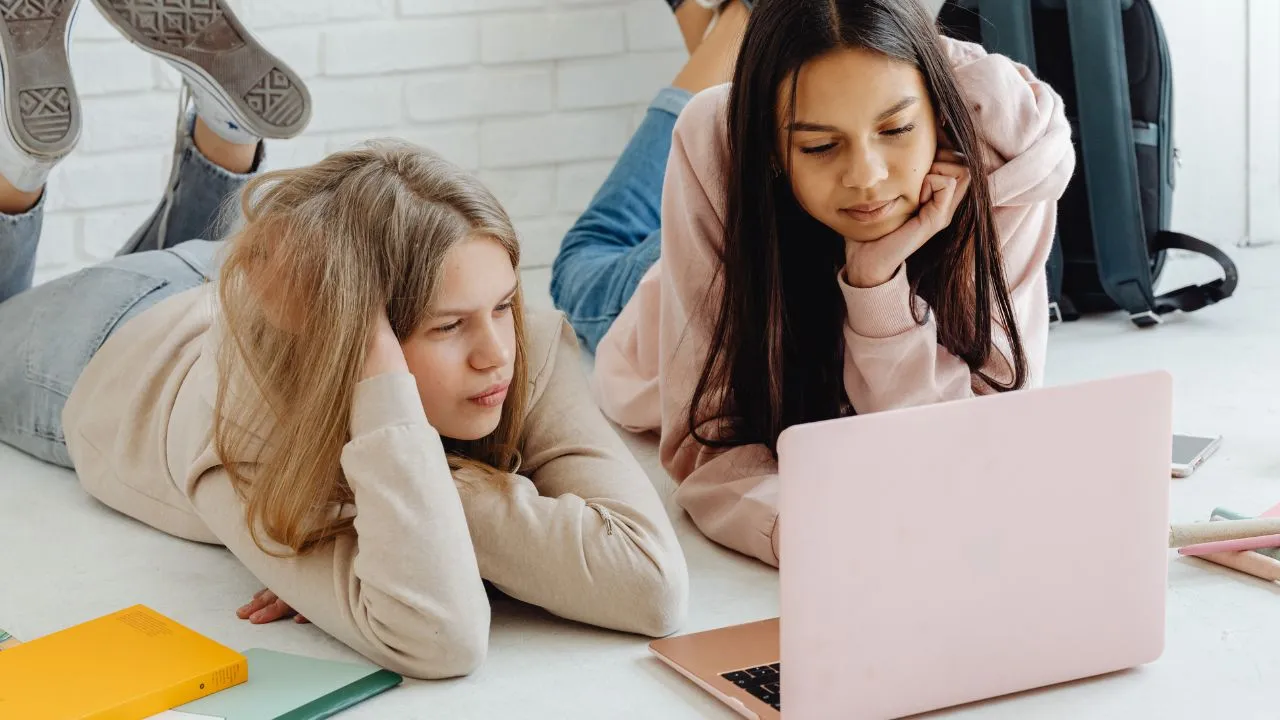 Menores de edad y uso de redes sociales